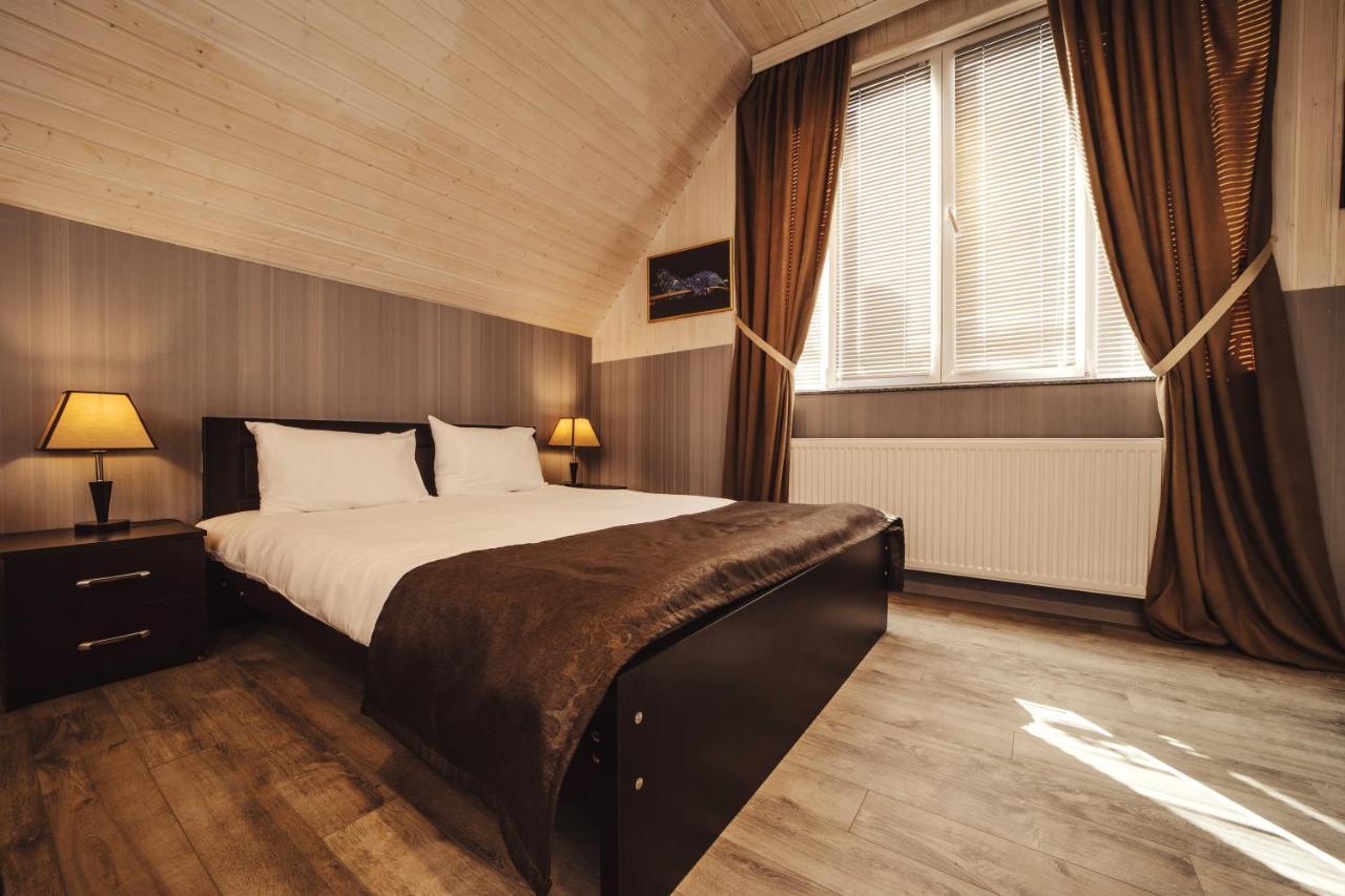 Rustaveli Apartment With Gym Тбилиси Екстериор снимка