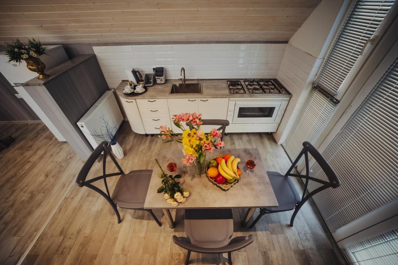 Rustaveli Apartment With Gym Тбилиси Екстериор снимка