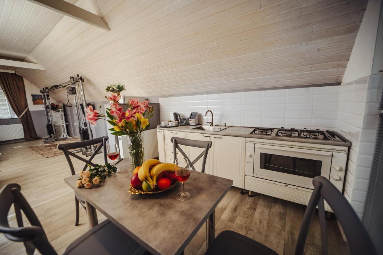 Rustaveli Apartment With Gym Тбилиси Екстериор снимка